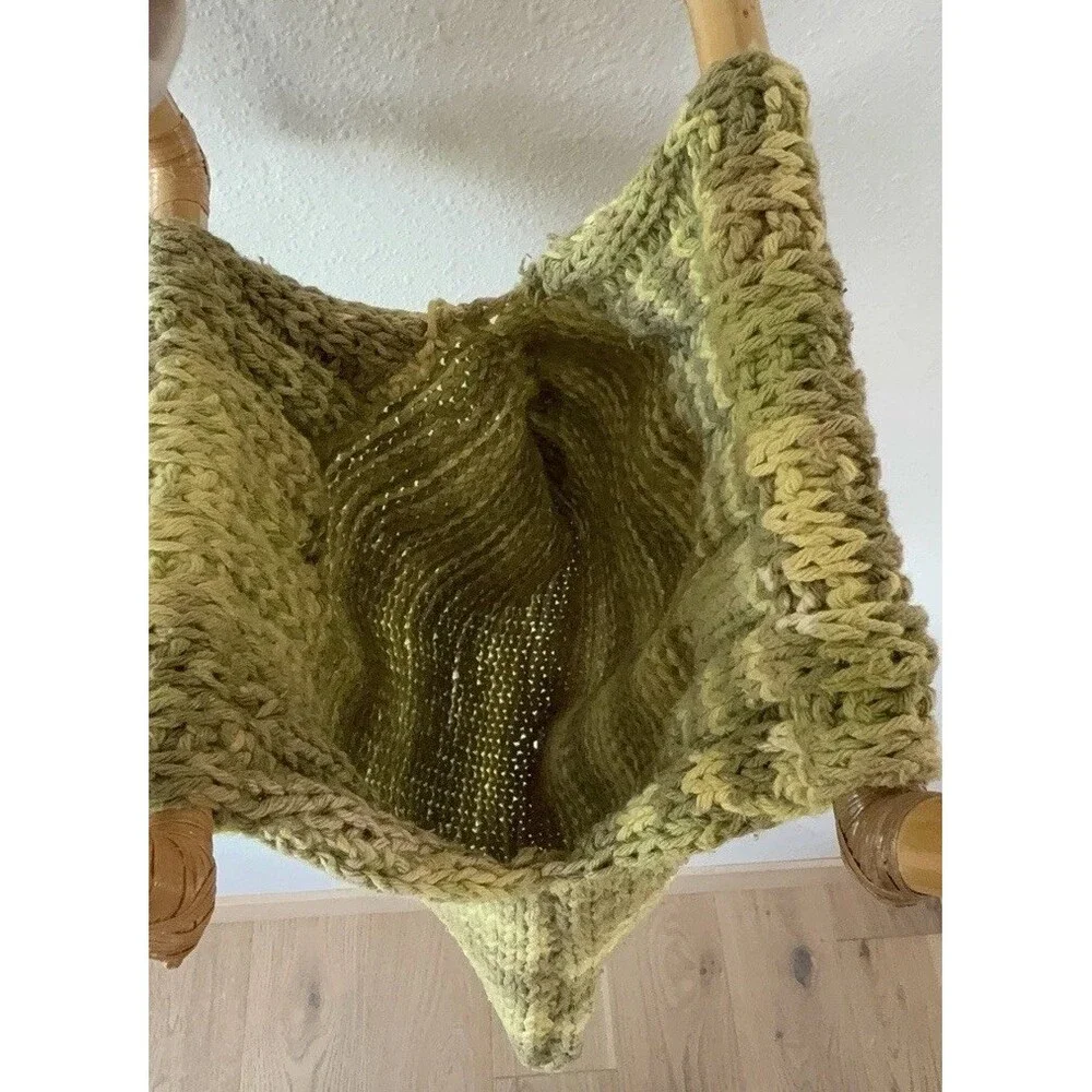 Women's Woven Handbag with Bamboo Handle Green Handmade Knit Yarn Purse Bag